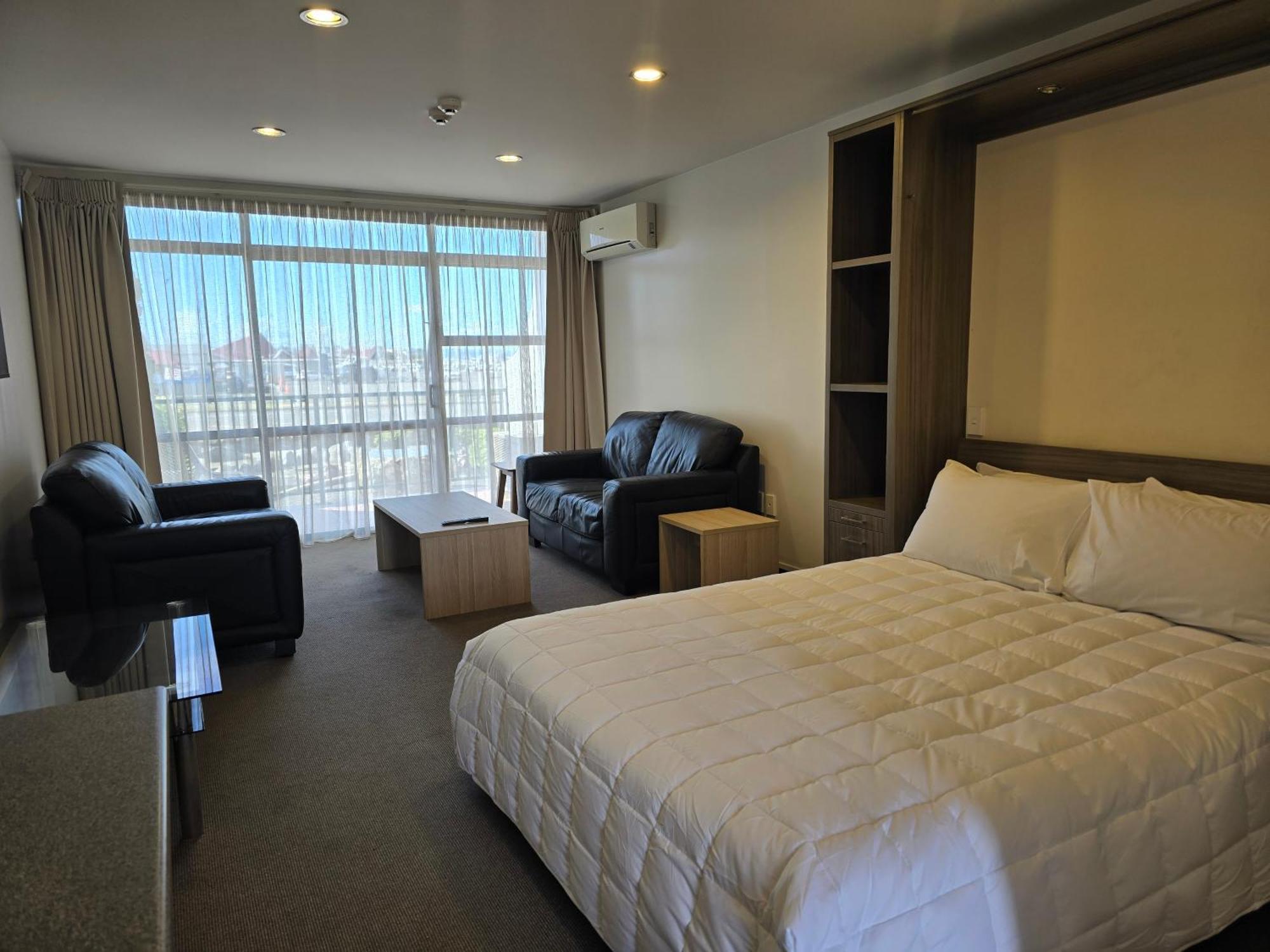 נאפייר Bluewater Hotel מראה חיצוני תמונה