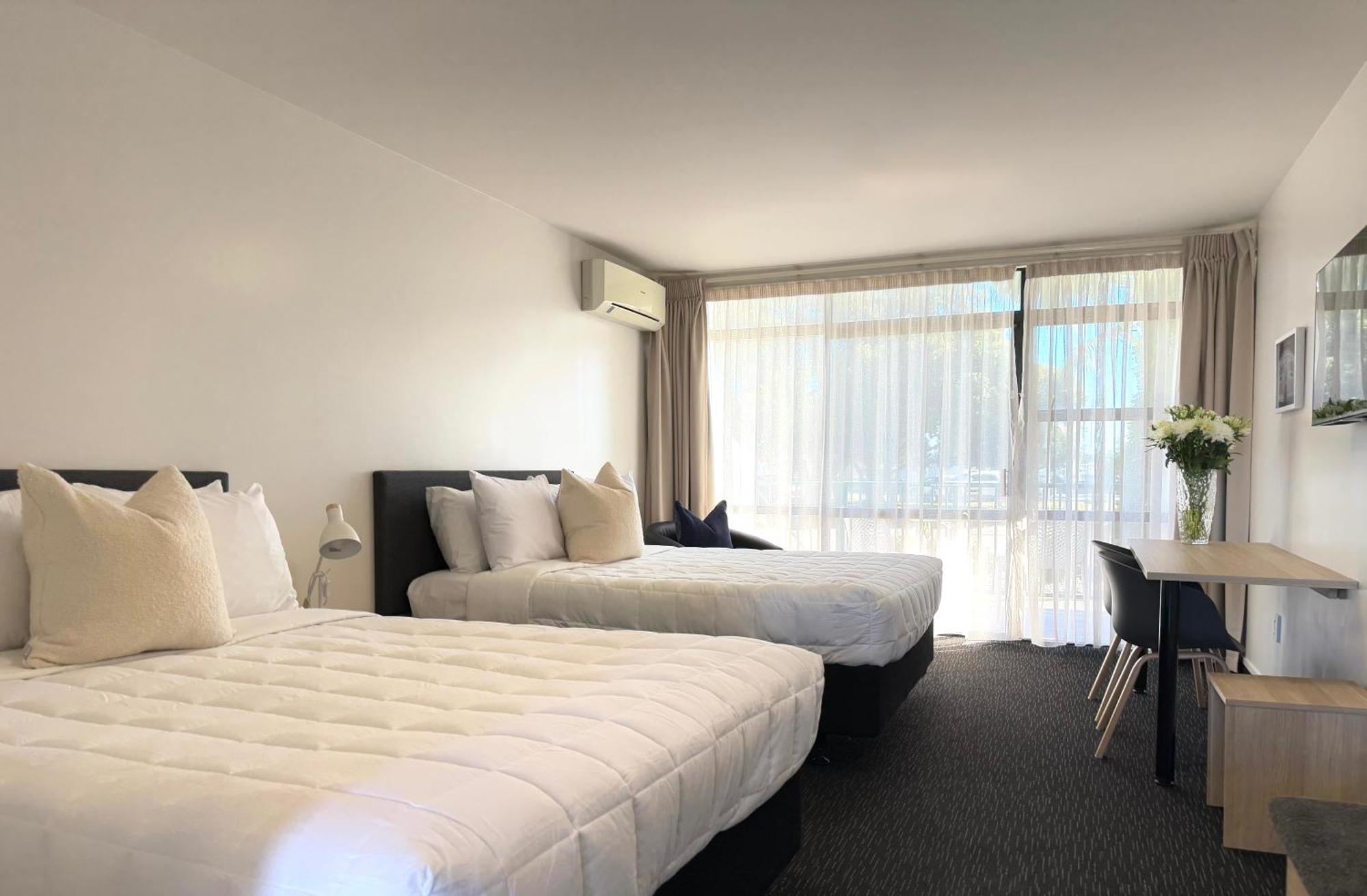 נאפייר Bluewater Hotel מראה חיצוני תמונה