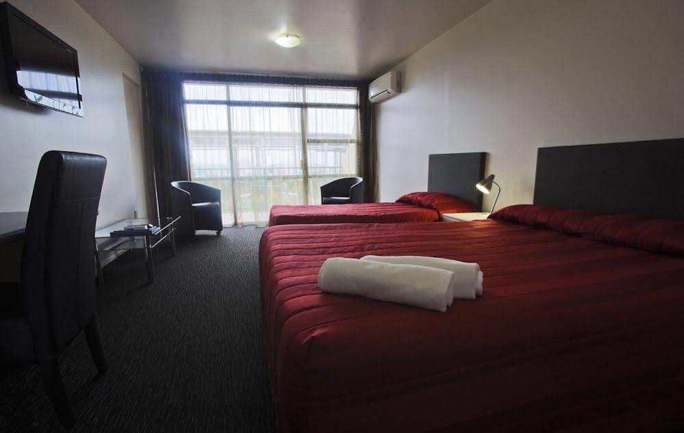 נאפייר Bluewater Hotel מראה חיצוני תמונה