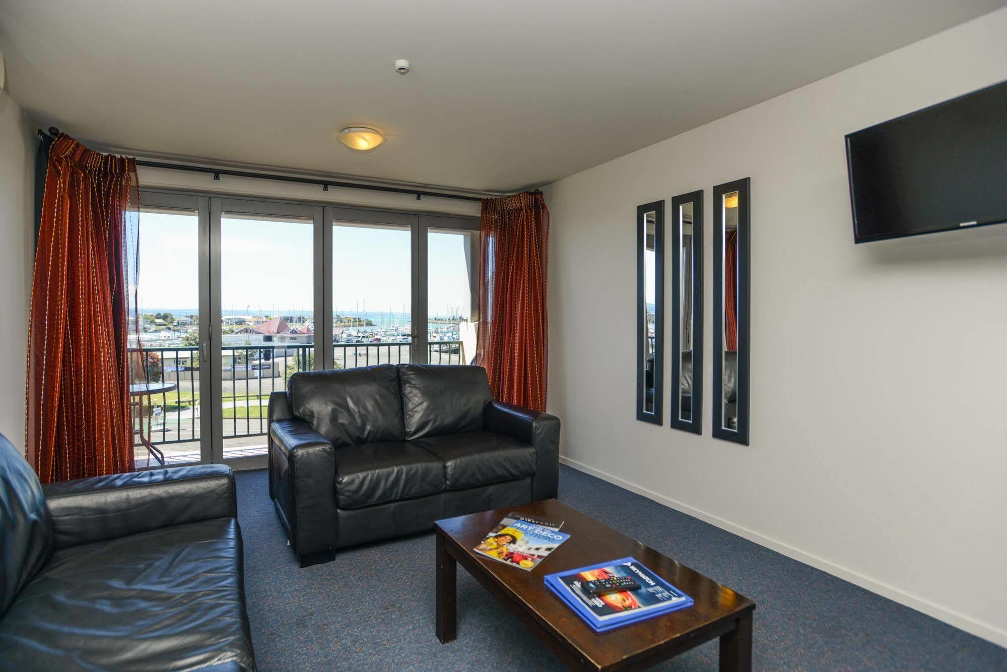 נאפייר Bluewater Hotel מראה חיצוני תמונה