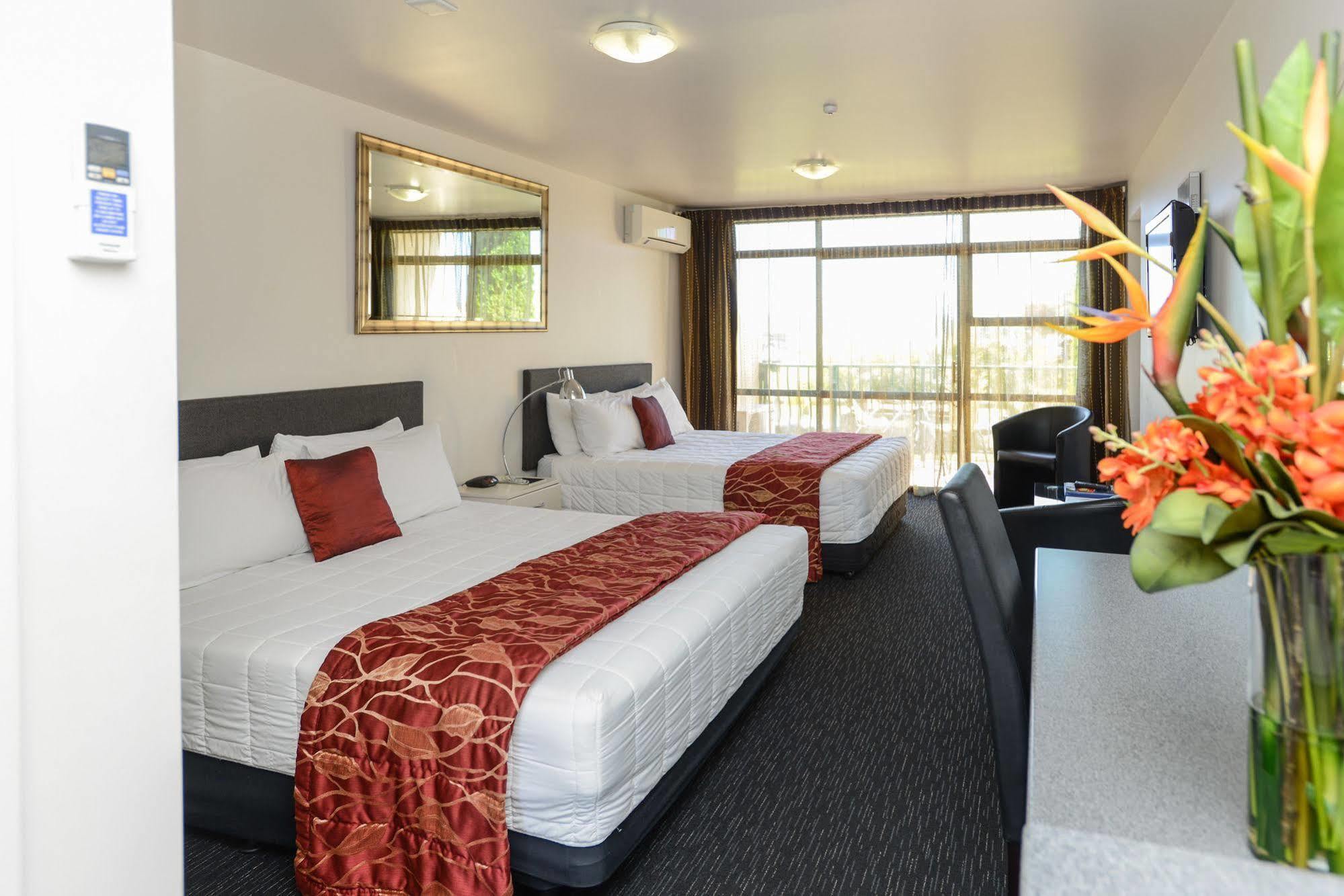 נאפייר Bluewater Hotel מראה חיצוני תמונה